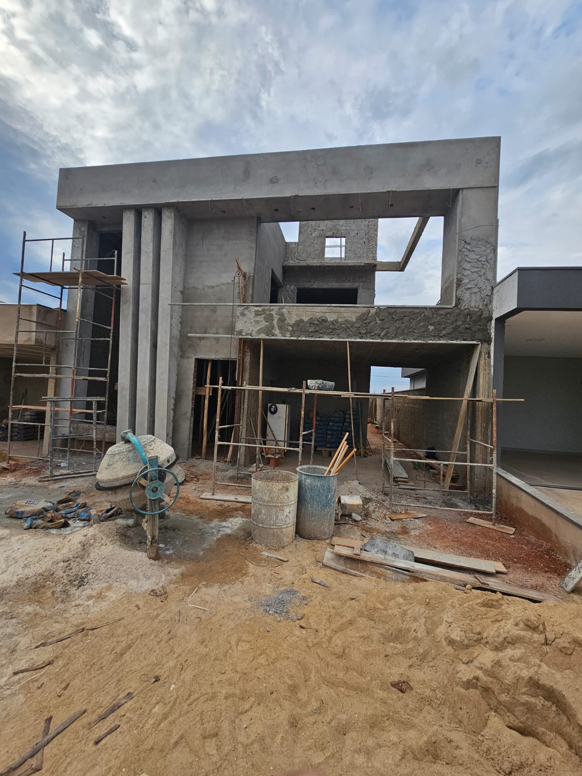 Casa em construção no Condomínio Bela Vittar